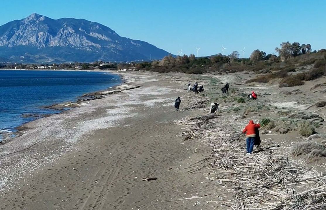 Datça'da sahiller yaza hazırlık için temizlenmeye başladı