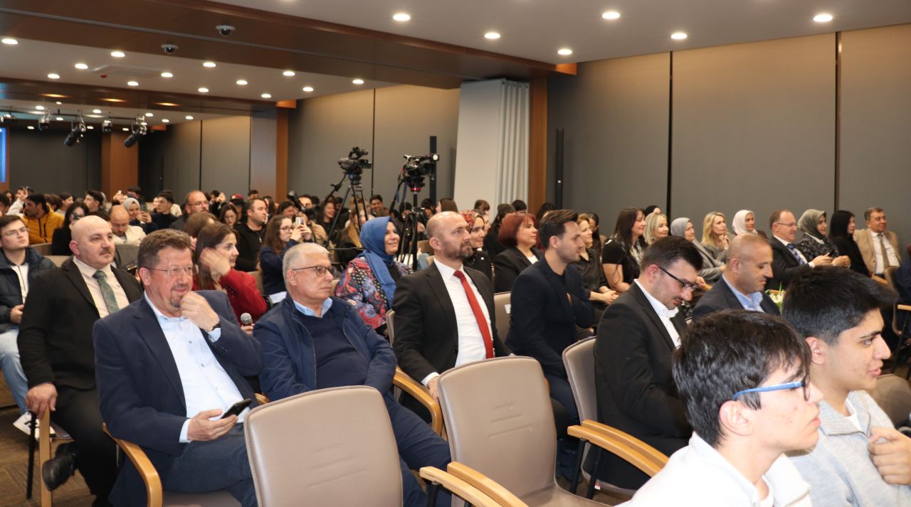 Vali Şahin, Kumluca'da gençlerle bir araya geldi