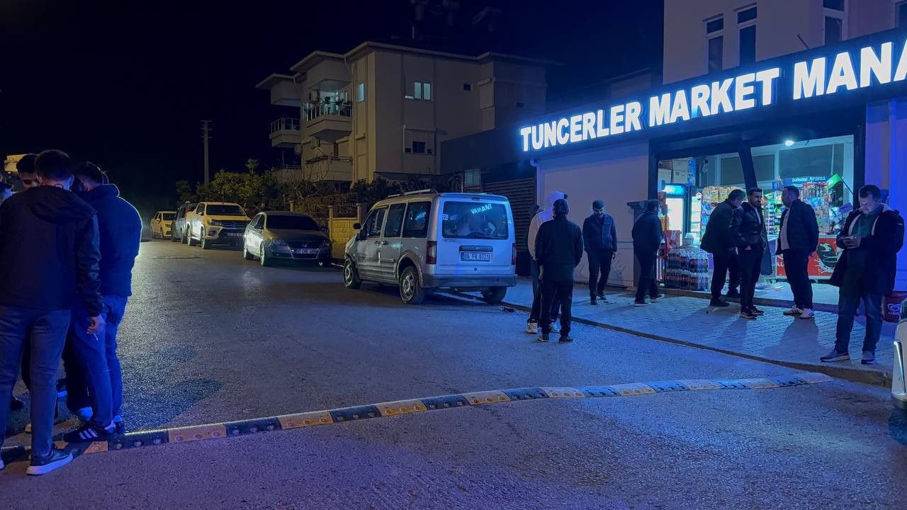 Markete aracıyla girdi