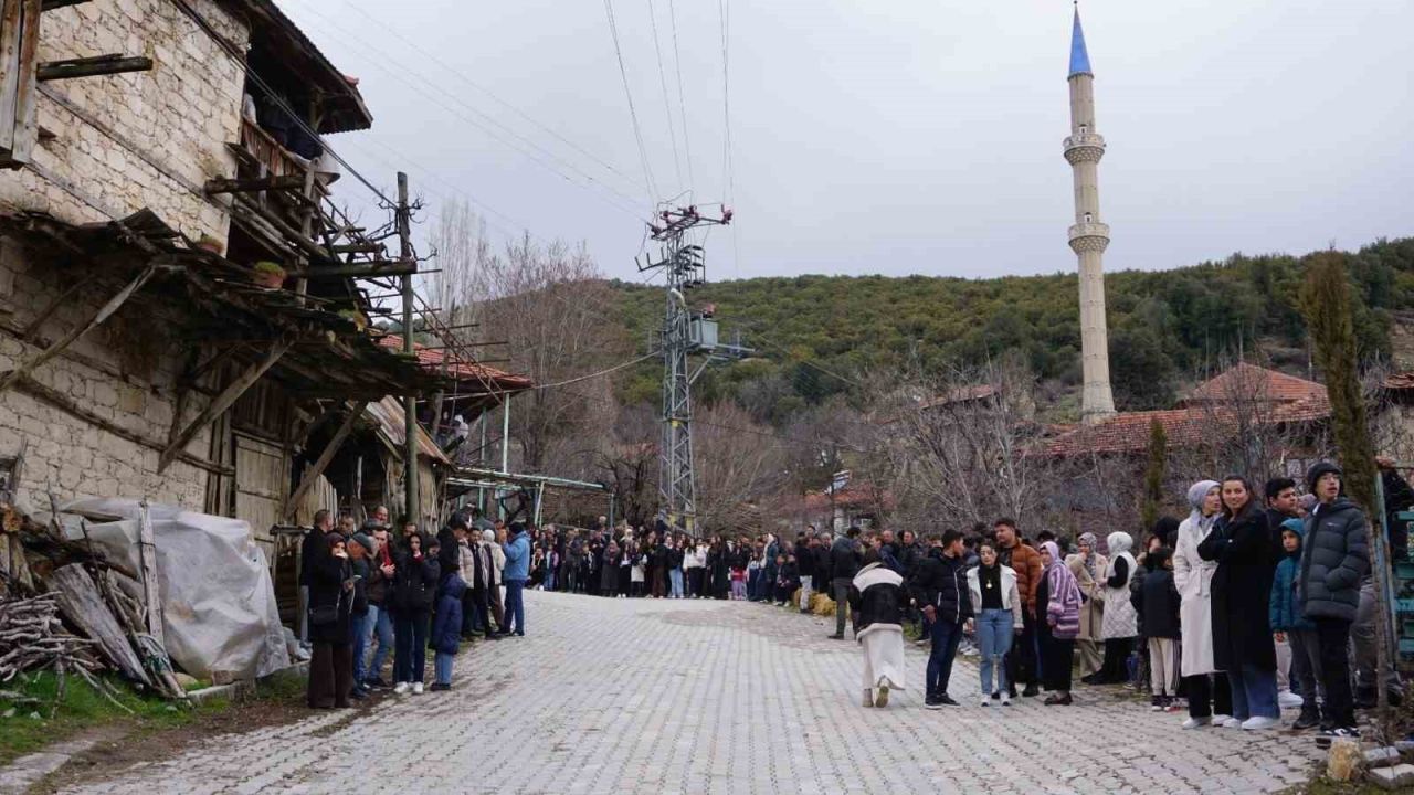 Fren yok, heyecan çok, geleneksel tahta araba yarışı bu yılda nefesleri kesti