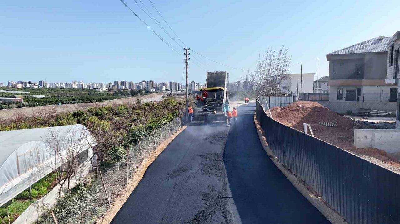 Mezitli’de sıcak asfalt atağı