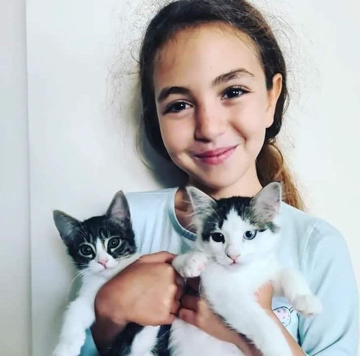 Köpekten kaçarken kamyonun altında kalarak ölmüştü, sınıf arkadaşlarının vefası anneyi duygulandırdı