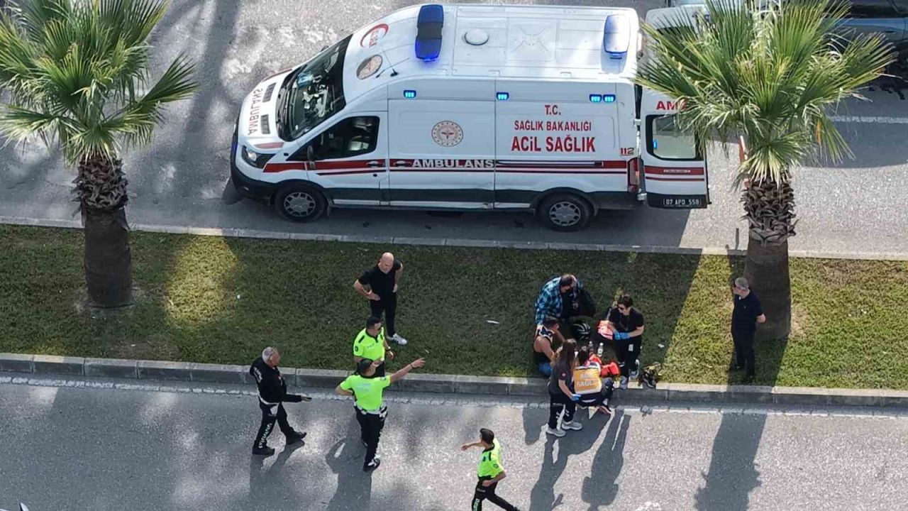 Manavgat’ta motosikletler çarpıştı: 2 yaralı
