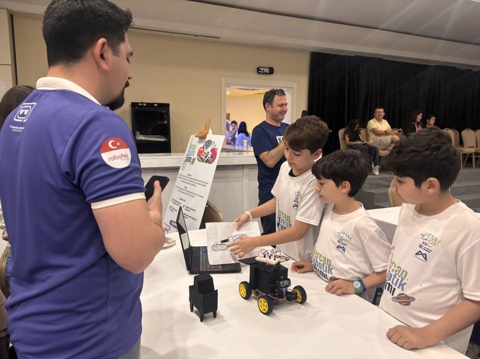 Mersinli öğrenciler robotik yarışmasında Türkiye derecesi yaptı