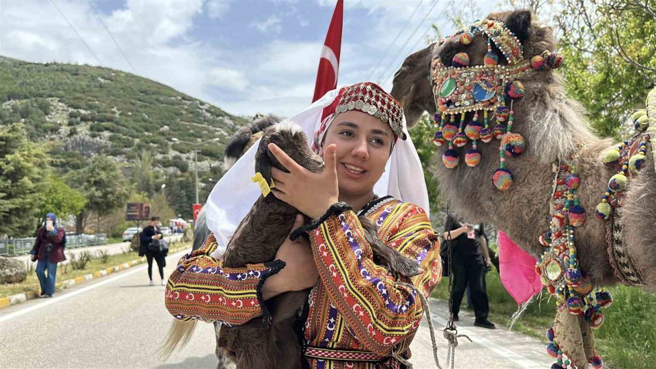 Burdur’da temsili Yörük Göçü, renkli görüntülere sahne oldu