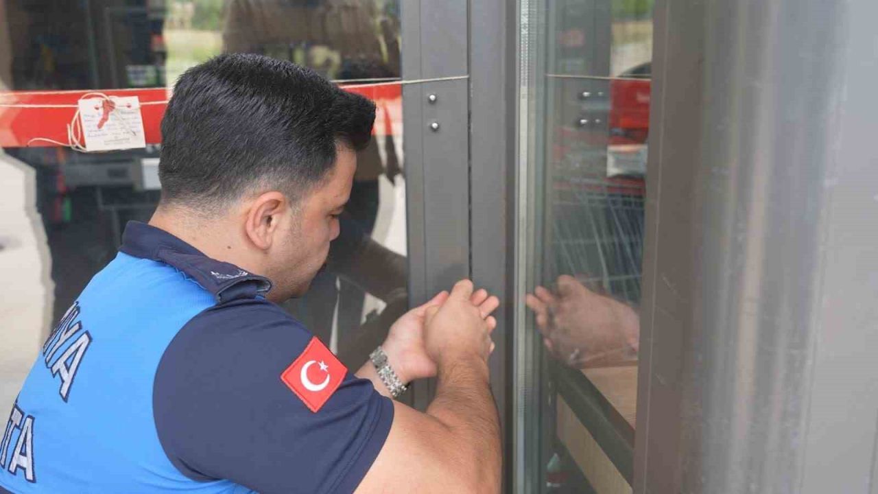 Alanya’da tüketim tarihi geçmiş ürün satan zincir market mühürlendi