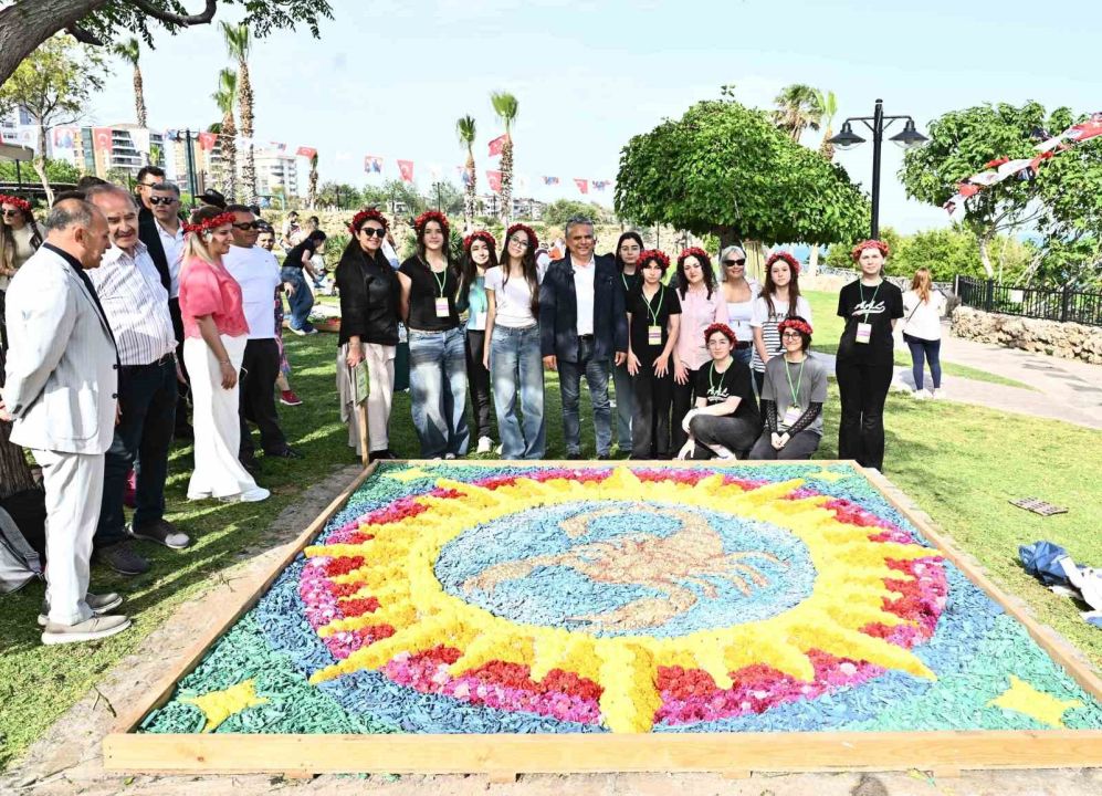 Antalya’da 130 bin çiçekle renkli rekabet