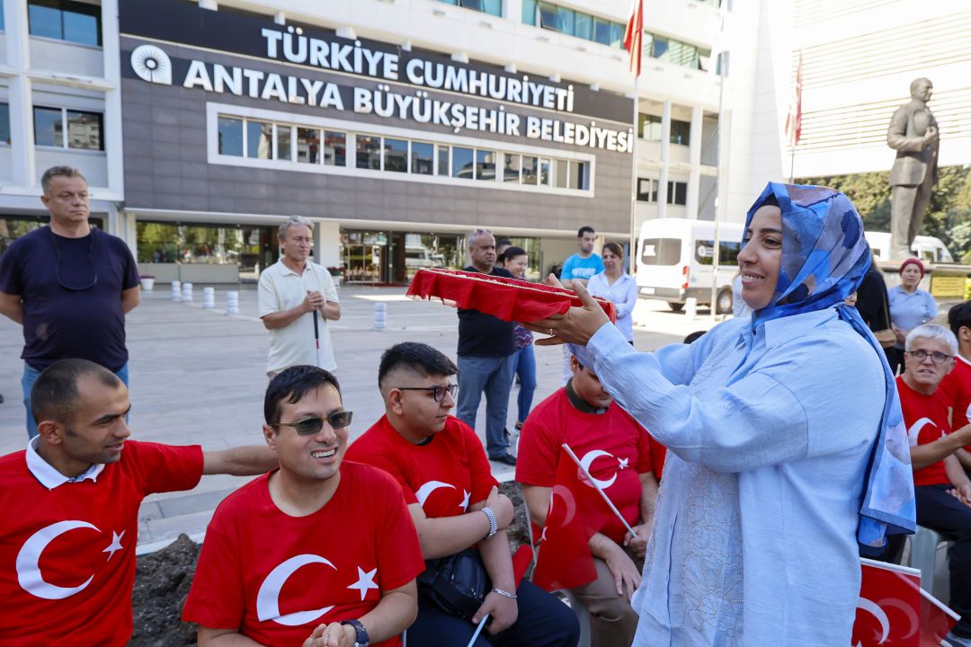 Özel bireyler 1 günlüğüne asker oldu