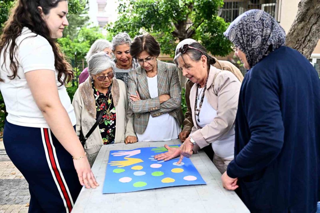 Yaşlı evlerinde bahar şenliği