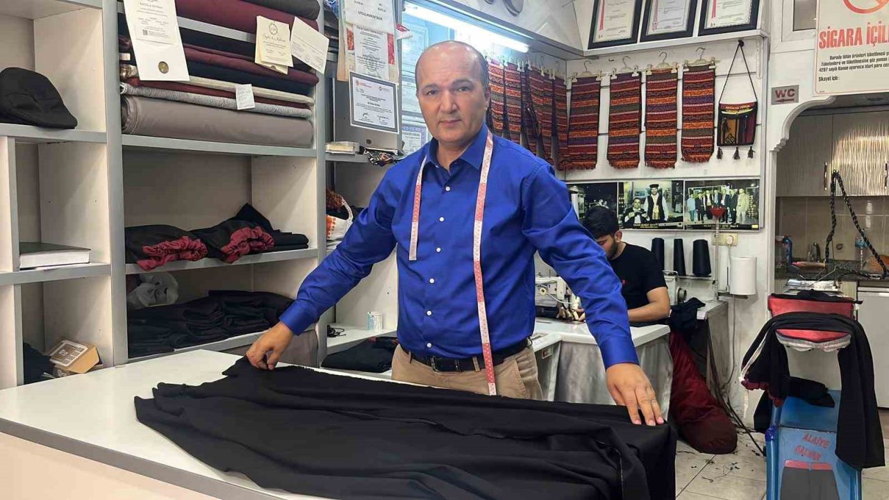 30 metrekarelik atölyede 36 yıldır Alanya şalvarını dünyaya tanıtıyor