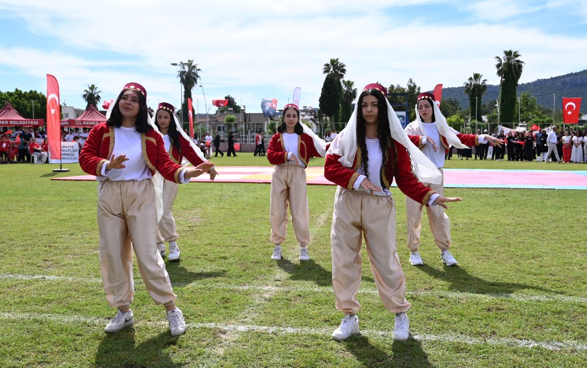 Kemer'de Gençlik ve Spor Bayramı kutlandı