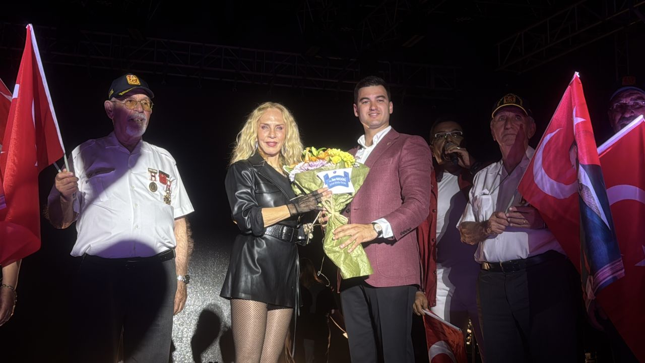 Sertab Erener'den 19 Mayıs coşkusu