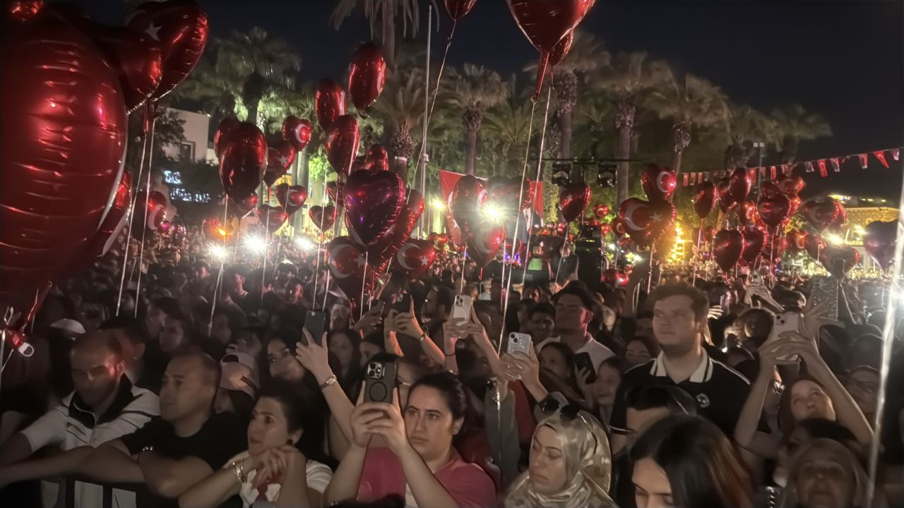 Sertab Erener'den 19 Mayıs coşkusu