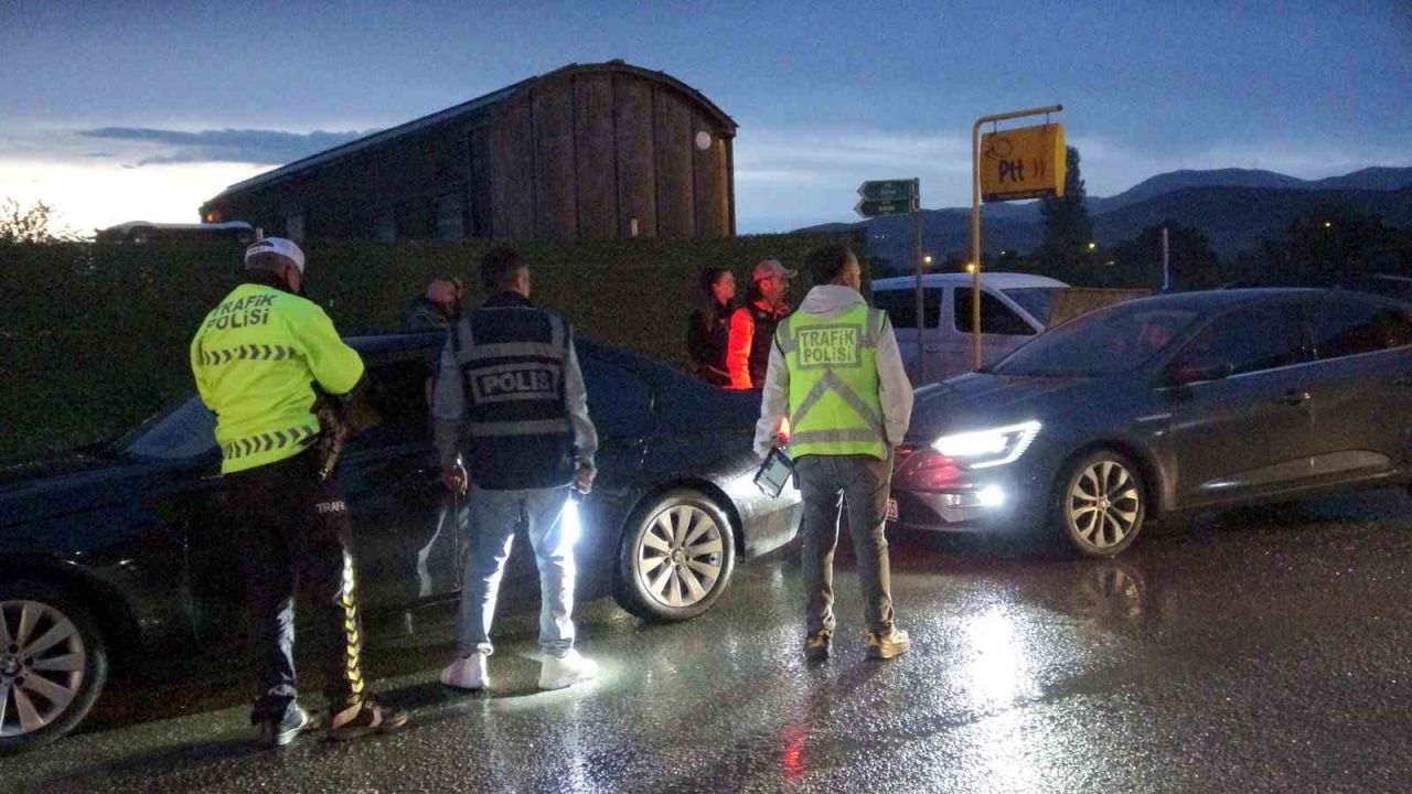 Muğla polisinden ’gece operasyonu’ gibi denetim
