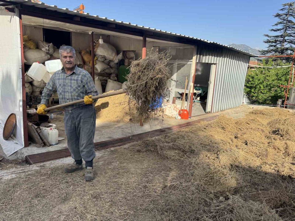 Toroslar’da yetişen 31 farklı bitkinin yağını çıkartıp ülkenin dört bir yanına gönderiyor