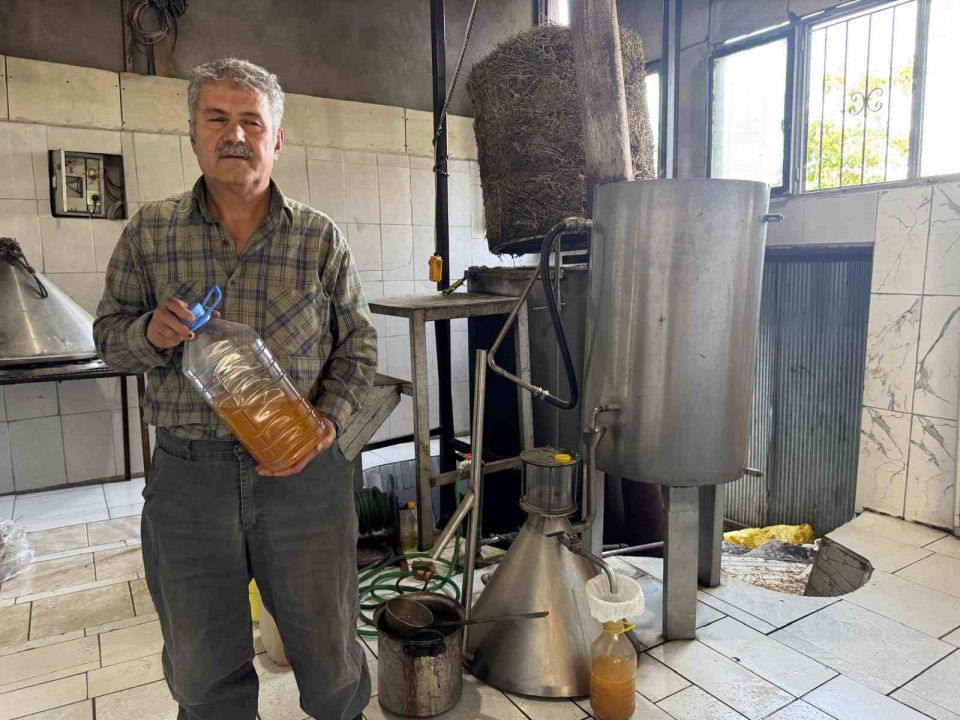 Toroslar’da yetişen 31 farklı bitkinin yağını çıkartıp ülkenin dört bir yanına gönderiyor