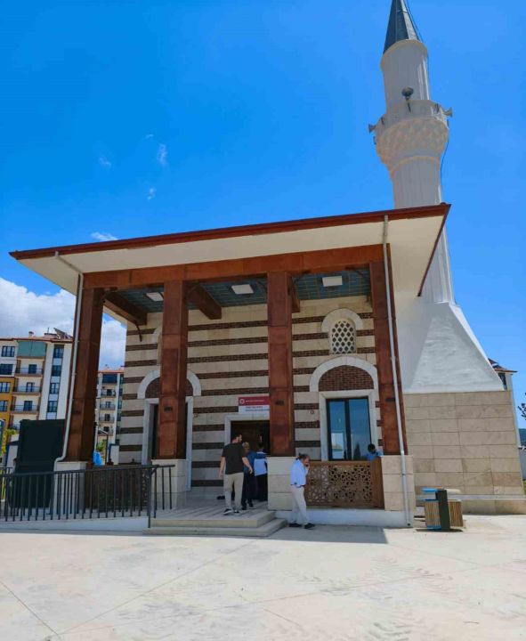 Akçaova TOKİ Camii’nde ilk Cuma namazı kılındı