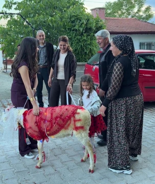 Askerdeki damattan nişanlısına hediye koç