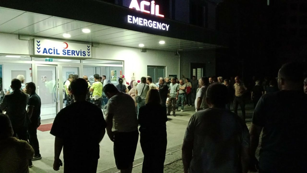 Otomobil, yol kenarında yürüyen kadınlara çarptı; 1 ölü, 2 ağır yaralı