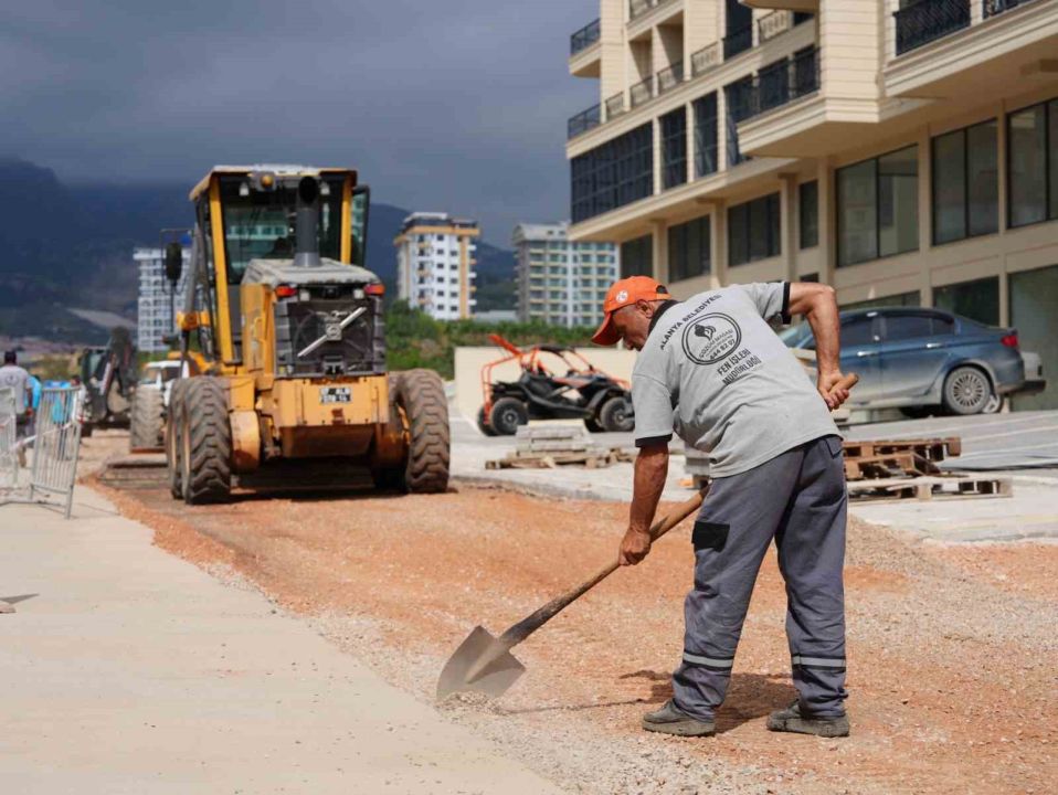 Alanya Belediyesi’nden sıcak asfalt çalışması