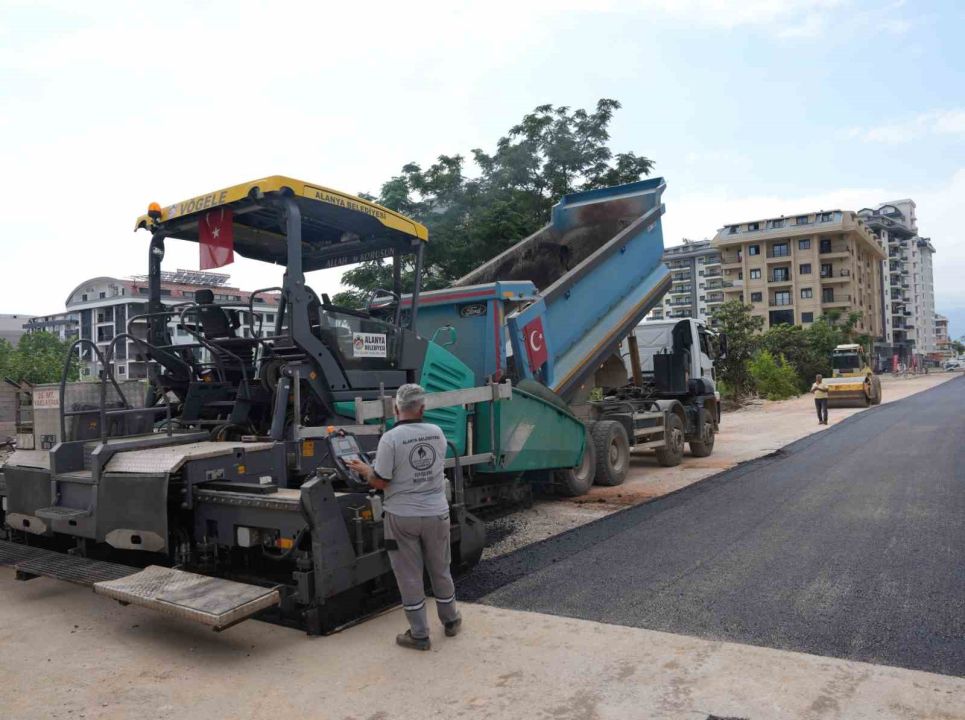 Alanya Belediyesi’nden sıcak asfalt çalışması