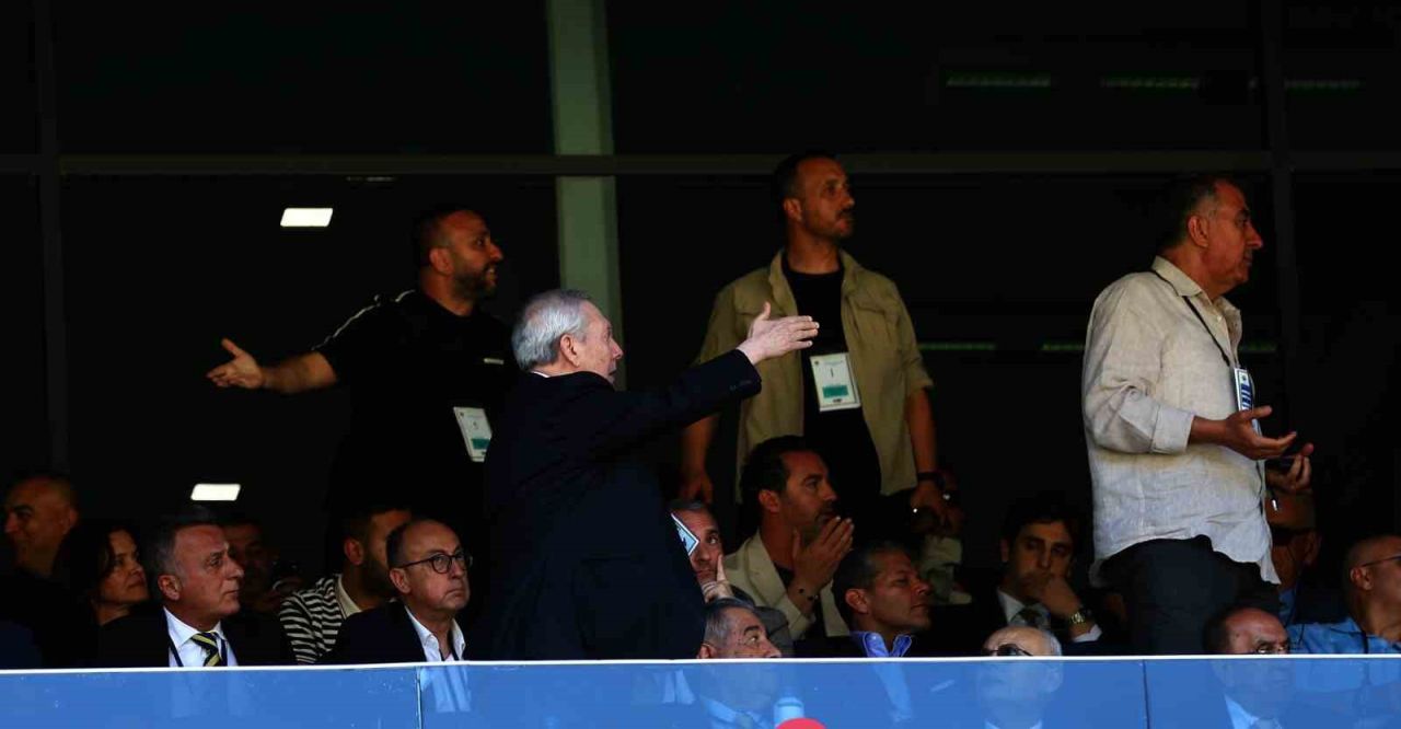 Fenerbahçe olağanüstü seçimli genel kurulunda arbede çıktı