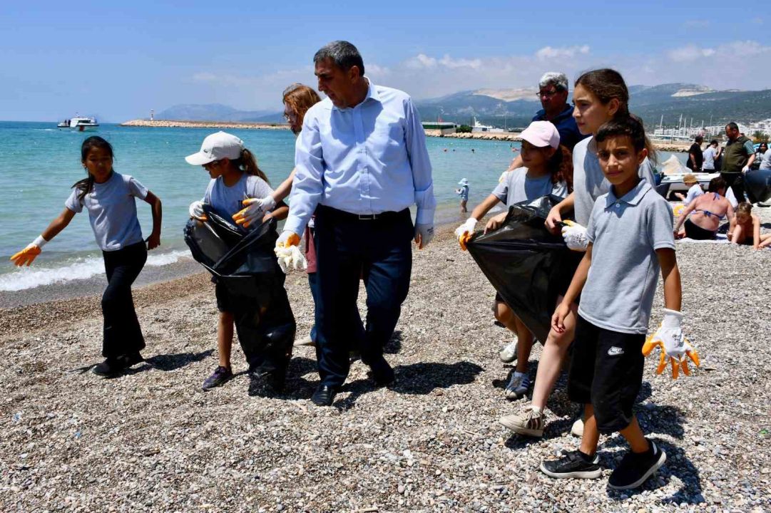 Dünya Çevre Günü’nde  Silifke Sahili’nde temizlik
