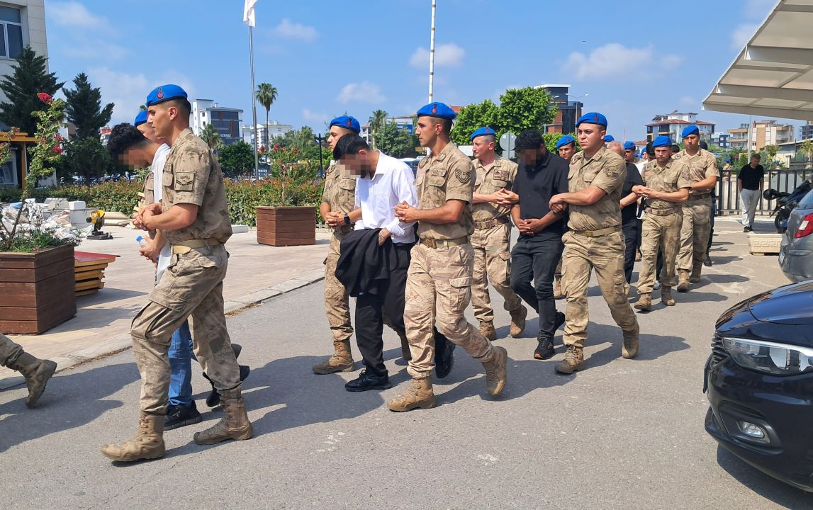 Hesaplarında 8 milyar lira işlem hacmi olan yasa dışı bahis şüphelisi 80 kişi adliyede