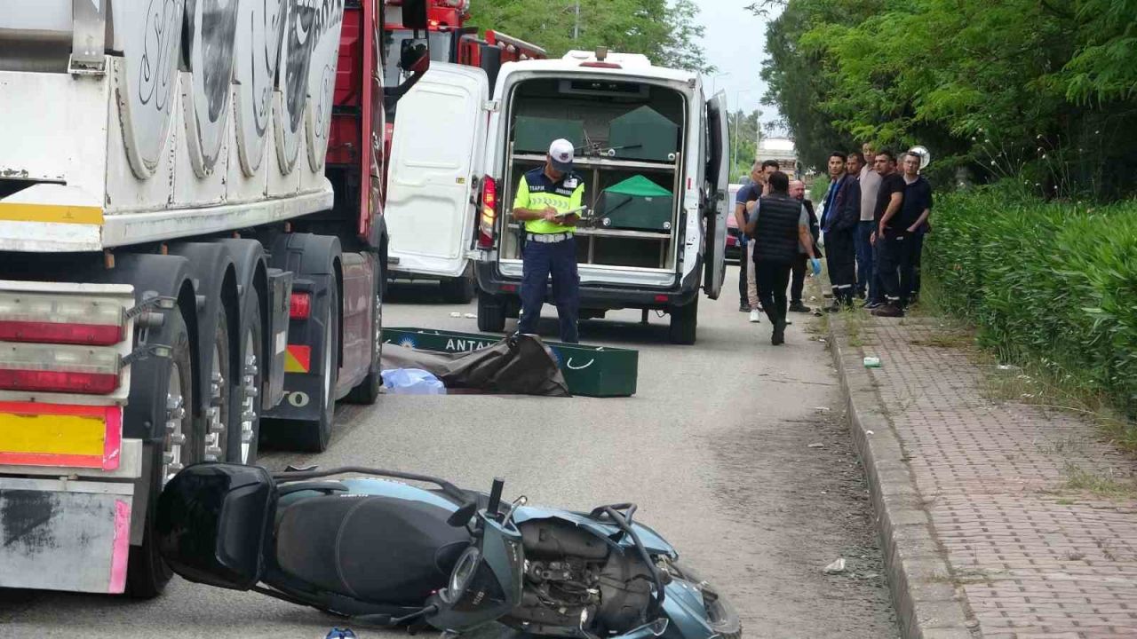 Alınan aracın devrini beklerken hayalleri kural ihlali yapan tırın altında kaldı