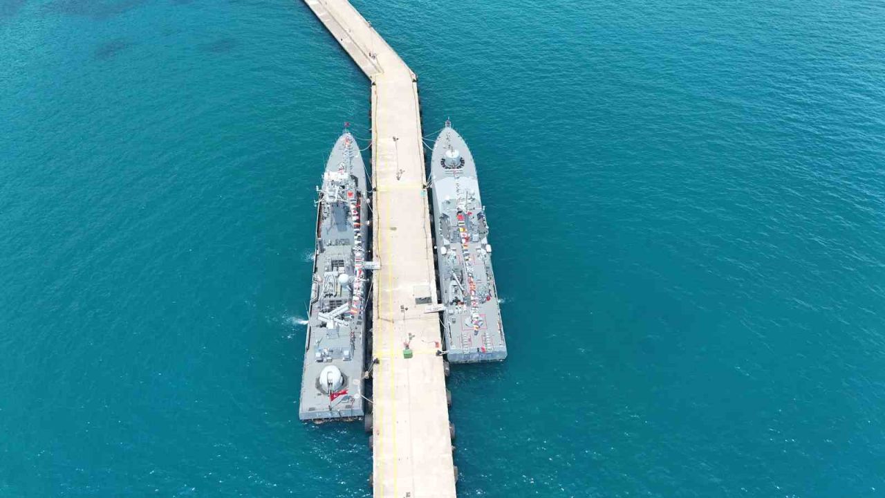 Alanya Limanı’nda savaş gemilerine yoğun ilgi