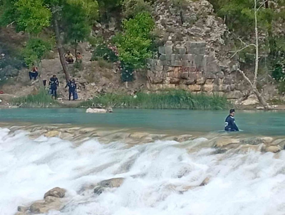 Serinlemek için girdiği çayda kaybolan genç için arama çalışmaları başlatıldı