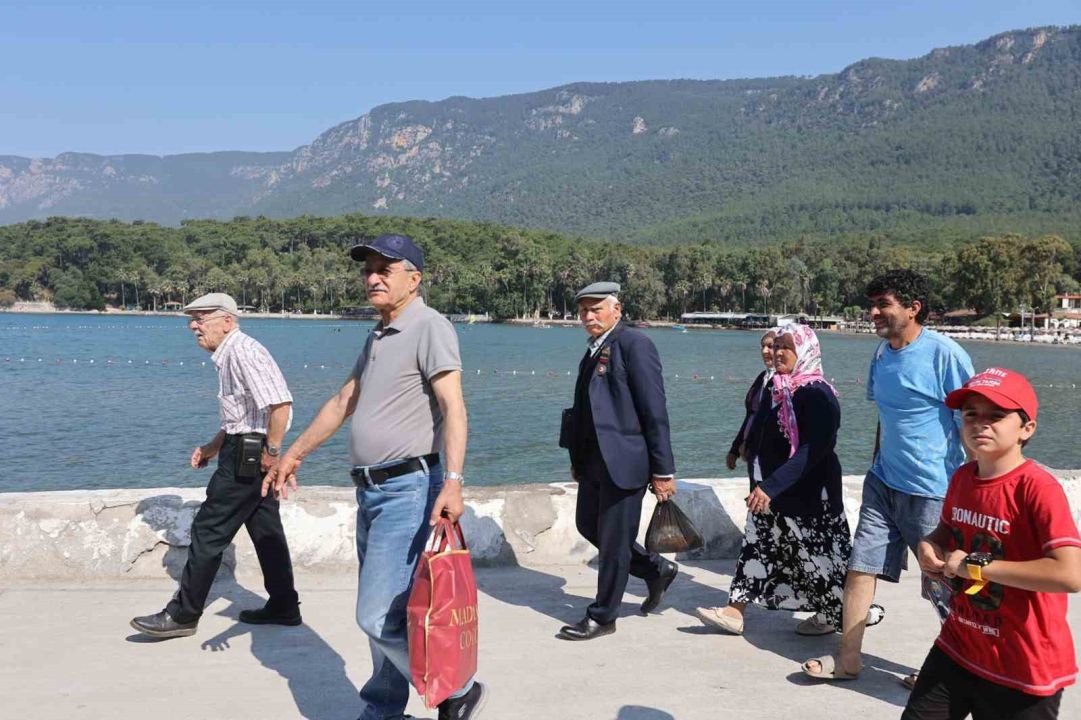 Muğla Büyükşehir Belediyesi şehit aileleri ve gazileri tekne gezisi düzenledi