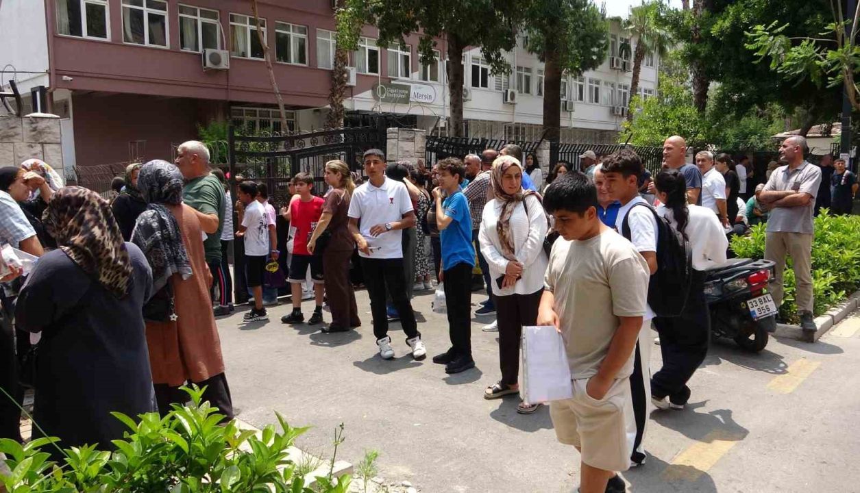 Mersin’de LGS sona erdi, öğrenciler sınavı değerlendirdi