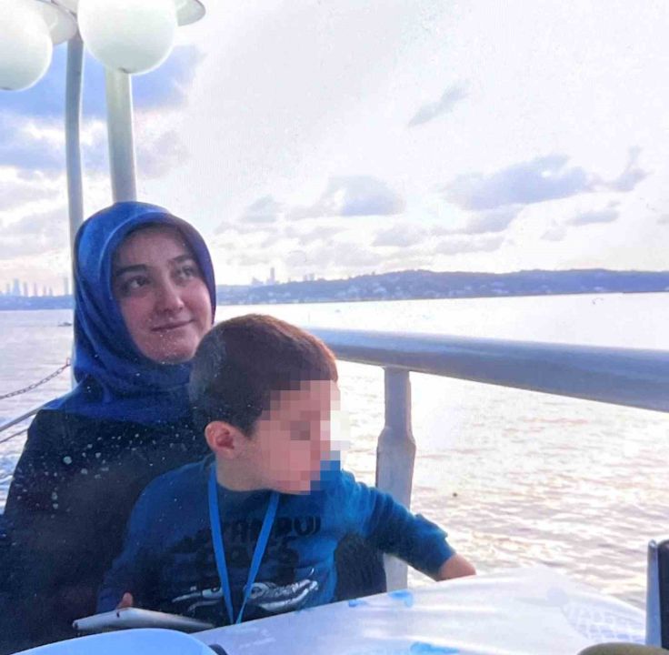 Öğretmen çiftin evinden çıkan cenazeler gözyaşları arasında morga kaldırıldı