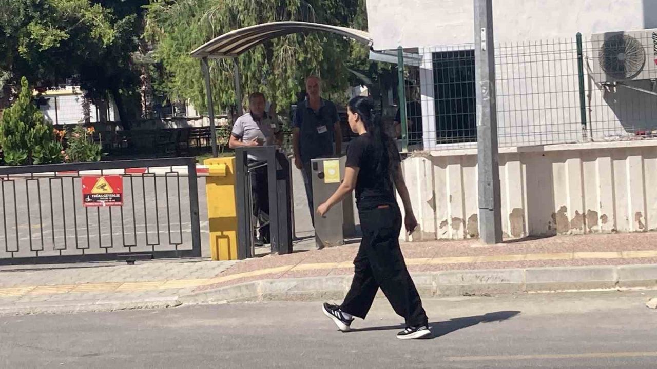 Mersin’de YKS heyecanı: Sınava saniyelerle yetiştiler