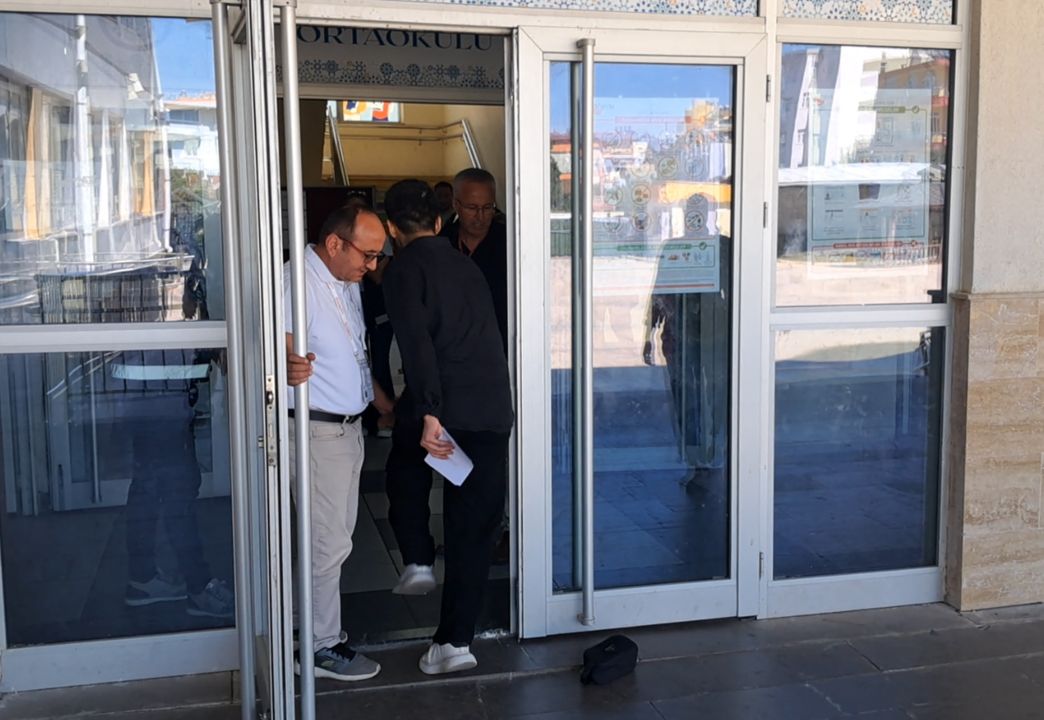 Görevlilerin 'Koş, çabuk kapı kapandı' uyarısıyla hızlanıp sınava yetişti