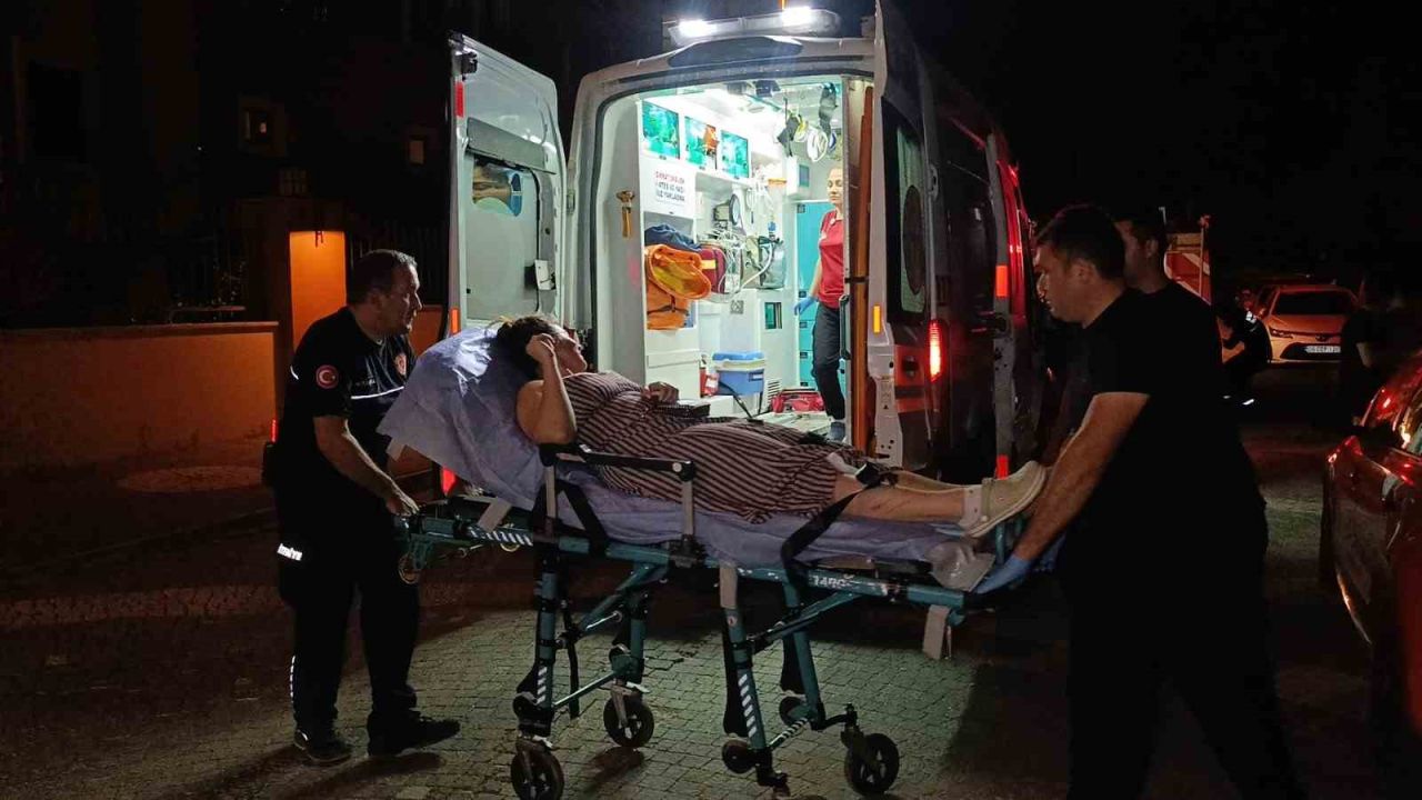 Genç kadının mazgala sıkışan ayağı itfaiye ekibi sayesinde kurtarıldı
