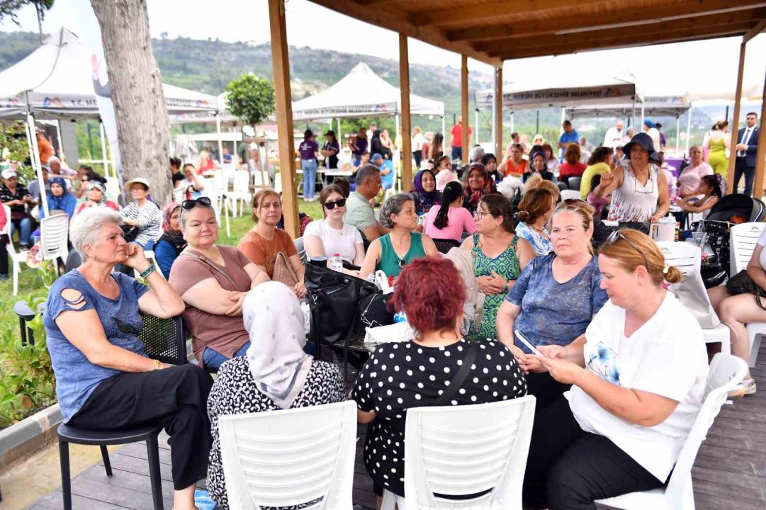 Mersin’de köy şenliği üretici kadınları buluşturdu