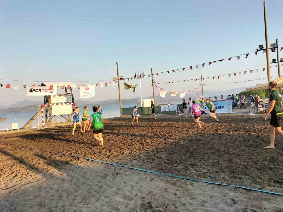 Plaj Hentbolu Köyceğiz’de tüm heyecanı ile devam ediyor