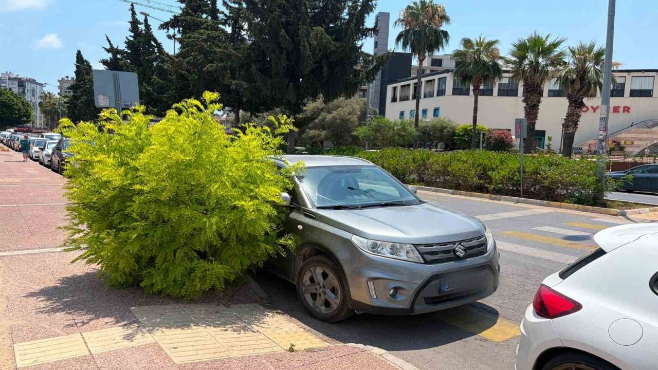 Mersin’de engelli rampası ve kaldırımı işgal eden 184 araca ceza