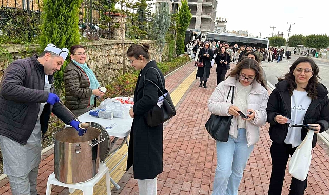 ALKÜ'deki öğrencilere sınav öncesi çorba ikramı
