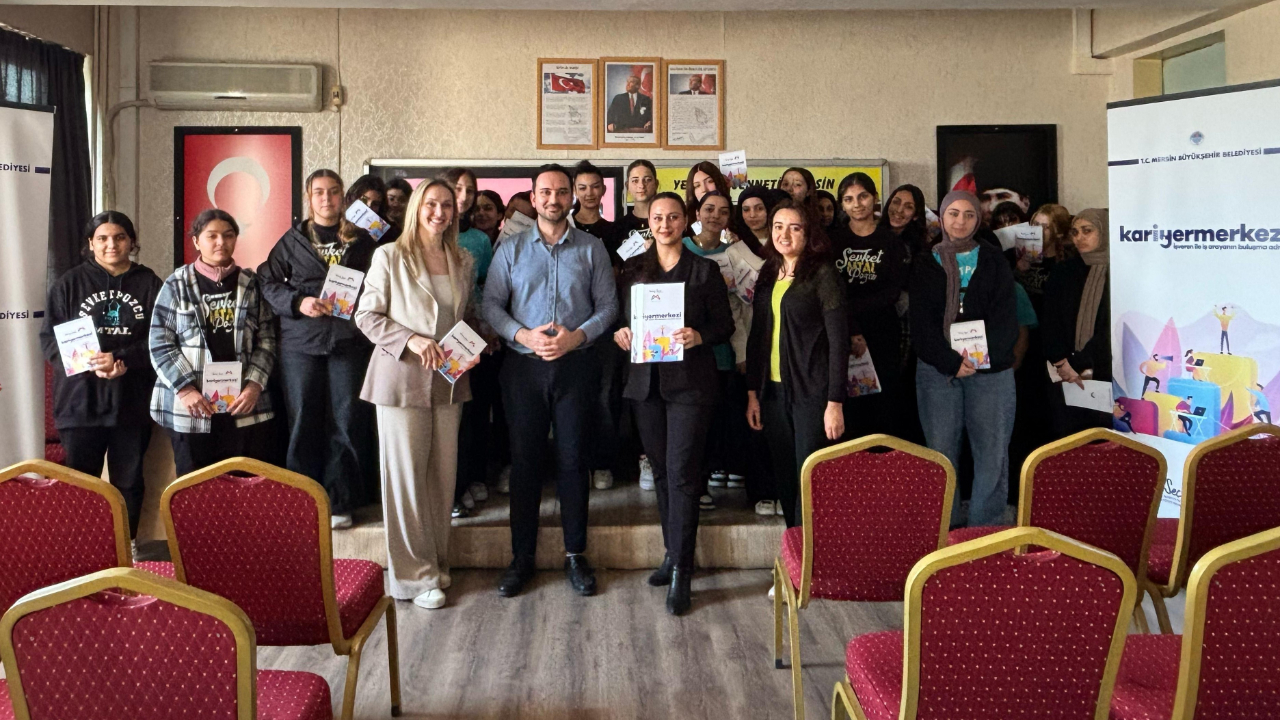 Kariyer Merkezi, Öğrencilere Rehberlik Sağlıyor