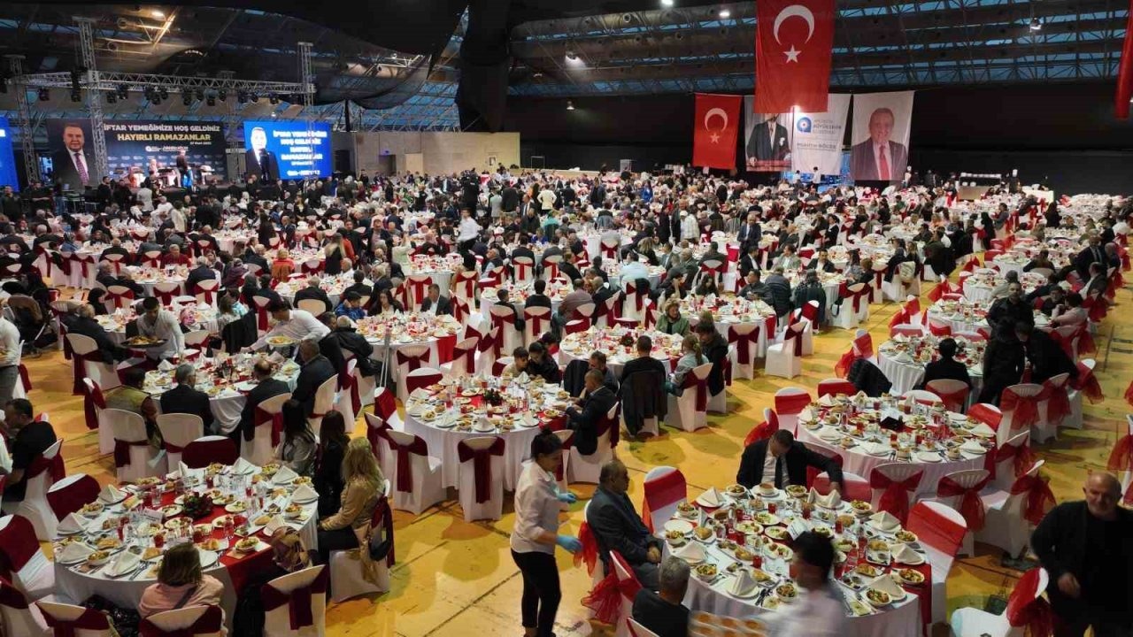 Başkan Böcek şehit yakınları ve gazi aileleri ile iftarda buluştu