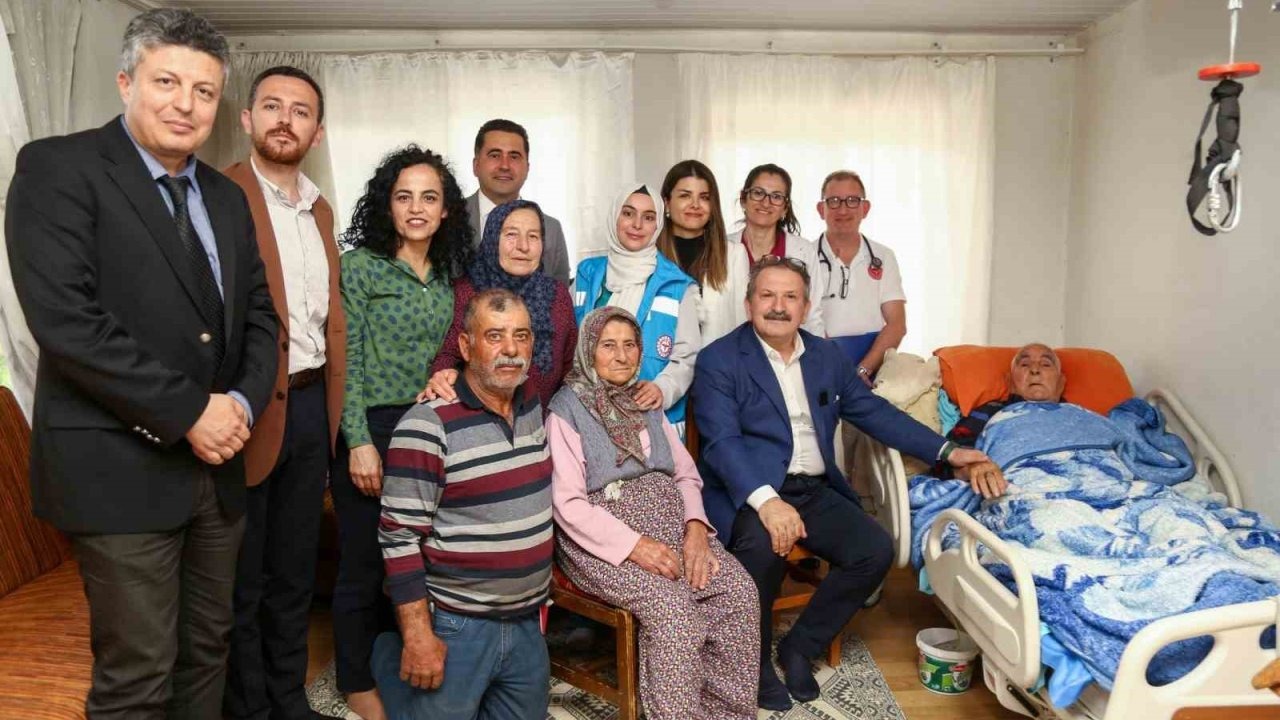 İl Sağlık Müdüründen yaşlı çifte anlamlı ziyaret
