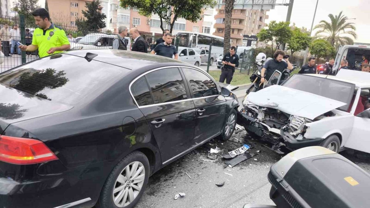 Polisin ’dur’ ihtarına uymayan sürücü ortalığı savaş alanına çevirdi