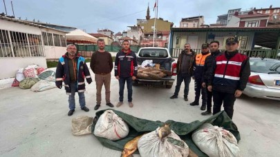 Karacaören Barajı’nda kaçak avcılara suçüstü: Kaçarken araçlarında mahsur kalıp yakalandılar