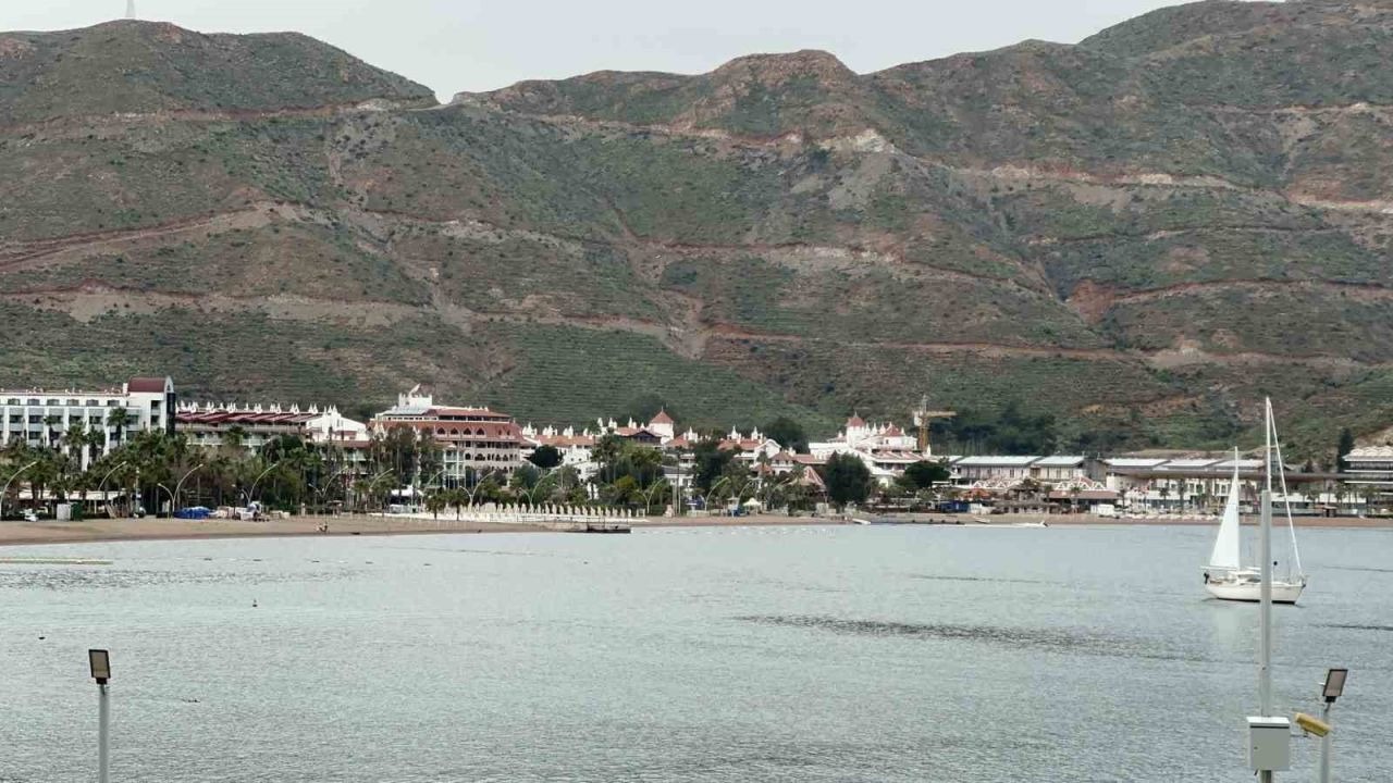 Marmaris’te Turizmciler Yağış ve Tarih Uyuşmazlığına Dikkat Çekti