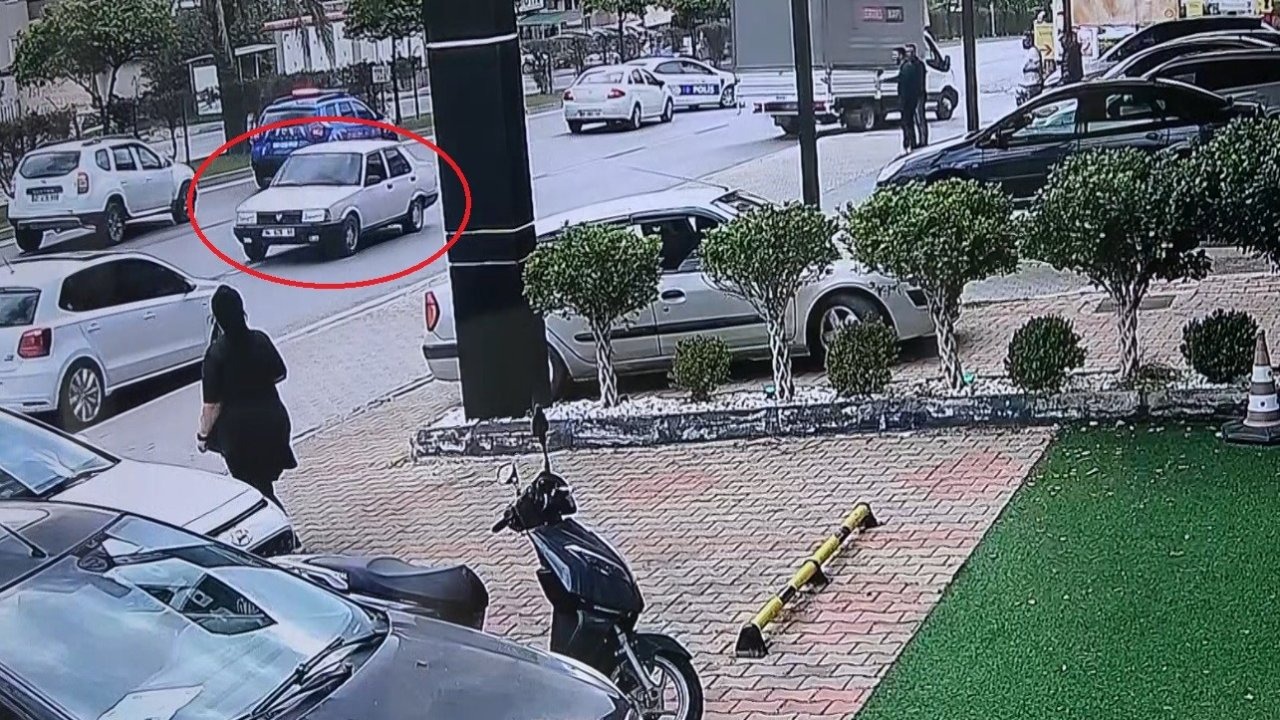 Polisten Kaçan Sürücü Ters Yöne Girdi, Kaza Yaptı: O Anlar Kamerada
