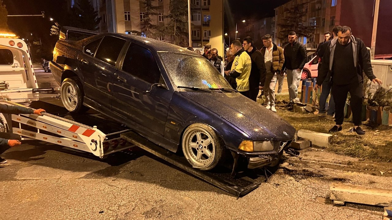 Polisten Kaçan Sürücü Kaza Yapınca Yakalandı