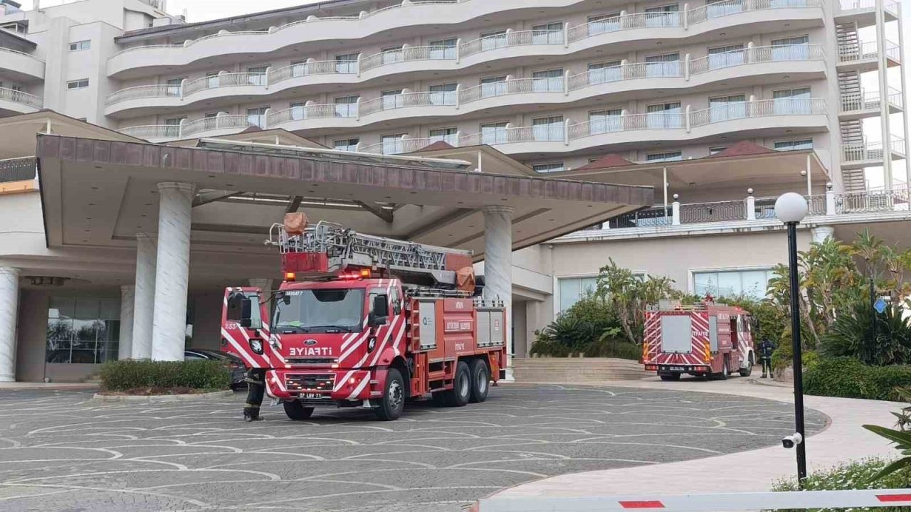 Antalya’da otelin santralinde çıkan yangın çalışanlarca söndürüldü